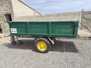 Tractor Deutz con remolque y cultivador