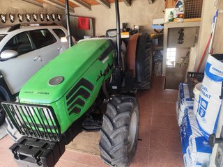 Tractor Deutz con remolque y cultivador