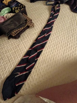Cravatta uomo righe blu, rosse e bianche