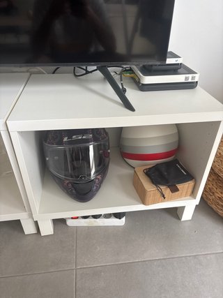 Mueble TV blanco y negro