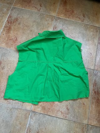 Blusa verde corta sin mangas