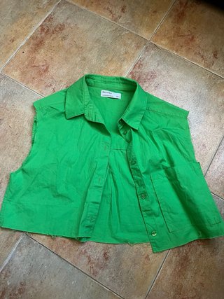 Blusa verde corta sin mangas