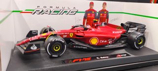 Maqueta Ferrari F1 Carlos Sainz 1/18 Burago 2022