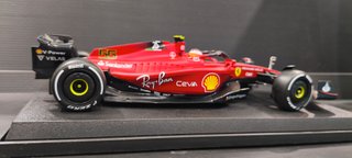 Maqueta Ferrari F1 Carlos Sainz 1/18 Burago 2022
