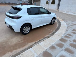 Peugeot 208 2021