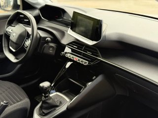 Peugeot 208 2021