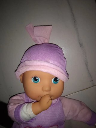 Muñeca bebé con pijama de perrito