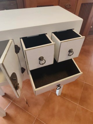 Mueble auxiliar estilo oriental blanco roto