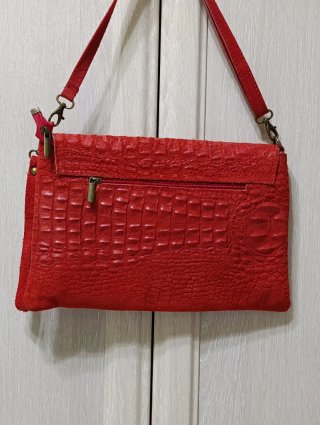 Bolso de piel rojo