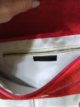 Bolso de piel rojo