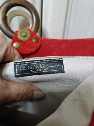 Bolso de piel rojo