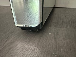 Consola de dormitorio con espejo y cajones