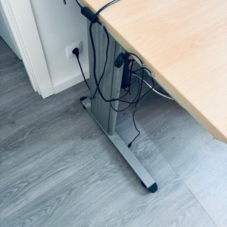 Mesa escritorio madera forma L.