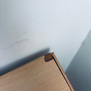 Mesa escritorio madera forma L.