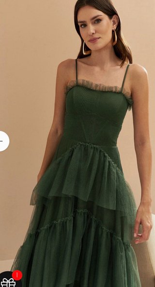 Vestido verde decote semi coração saia babado