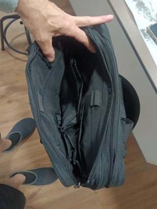 Bolso de Adolfo Domínguez para portátil. 40x30cm