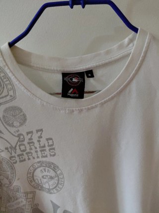 Camiseta Majestic Blanca Estampada