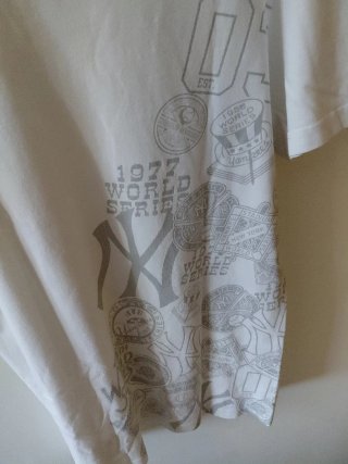 Camiseta Majestic Blanca Estampada