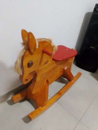 Caballito de madera para niños