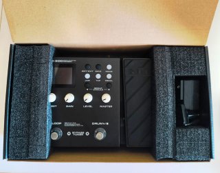 Processore per chitarra multieffetti Nux MG-300