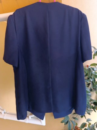Traje chaqueta y falda azul curvy
