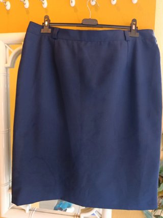 Traje chaqueta y falda azul curvy