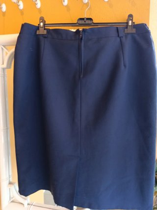 Traje chaqueta y falda azul curvy