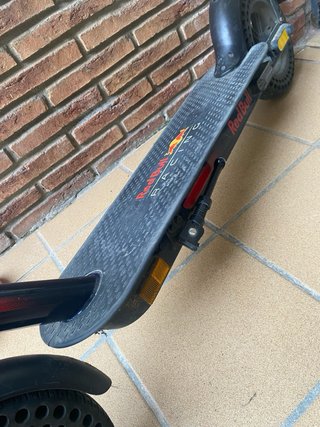 Patinete Eléctrico Red Bull Racing