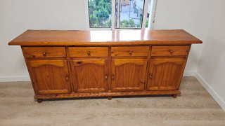 Aparador de comedor de madera