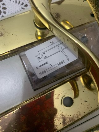 Lote 6 pomos de puerta dorados,