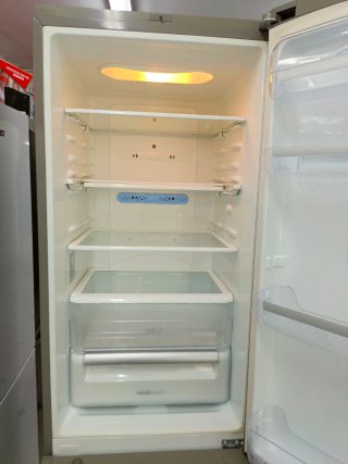 Nevera Combi marca LG plateada 200/60cm A+ garanti