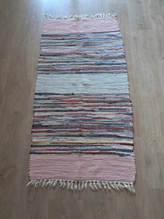 Alfombras de algodon, multicolor y rosa.