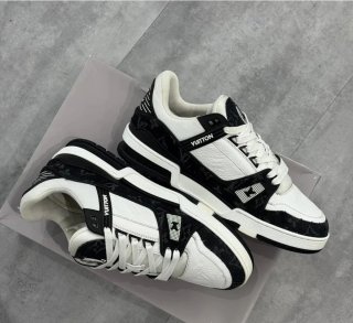 ¡PIDE TU TALLA Ya! Zapatillas Louis Vuitton Negras