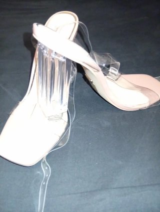 Sandalias de tacón alto de cristal