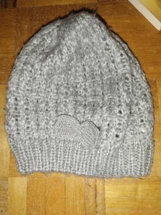 Berretto in maglia grigio da donna