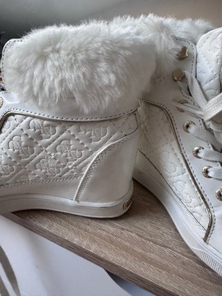 Zapatillas Guess blancas con pelo