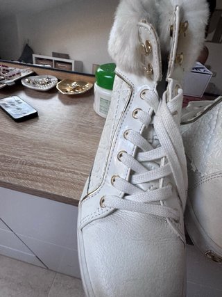 Zapatillas Guess blancas con pelo