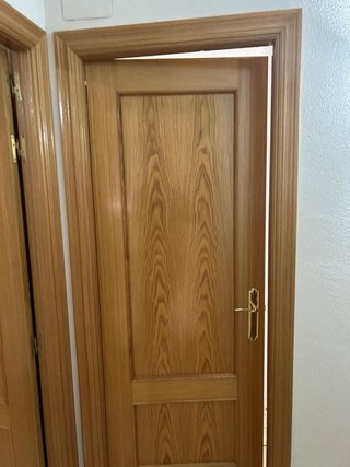 Puerta madera maciza