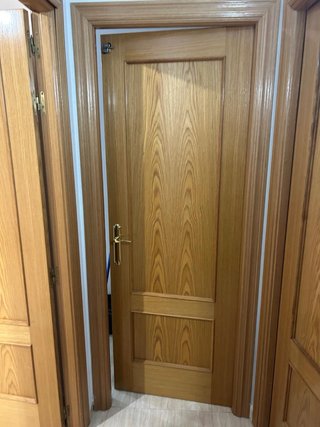 Puerta madera maciza
