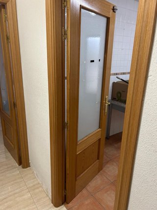 Puerta madera maciza