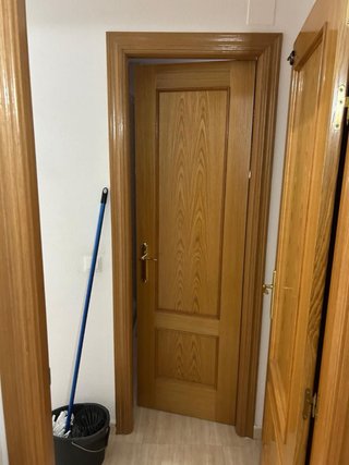 Puerta madera maciza