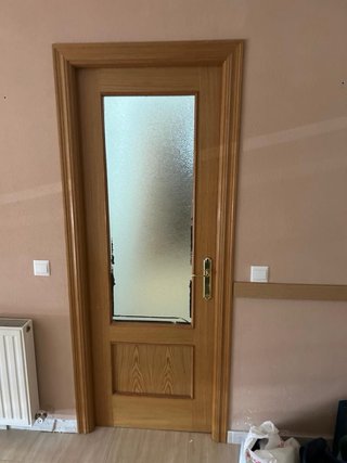 Puerta madera maciza