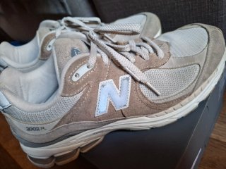 Zapatillas New Balance 2002R Beige