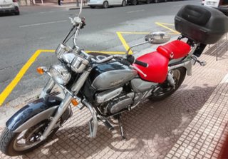 Hyosung 250cc Cruiser Negra/Roja