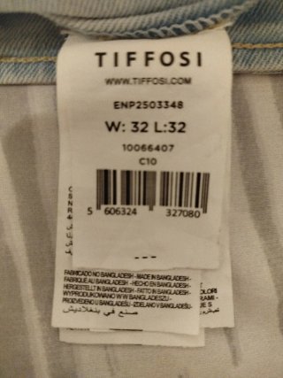 Pantalón vaquero ancho claro. Puesto una vez.