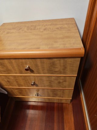 Letto in legno con comodini (anche separati)