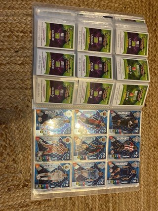 Álbum Adrenalyn XL LaLiga 2024-25 con 3 hits