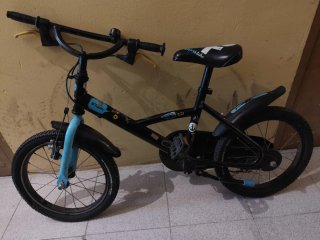 Bicicleta Infantil Btwin Negra y Azul