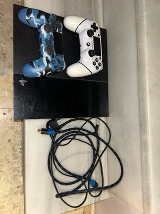 PS4 (PlayStation 4) con 2 mandos