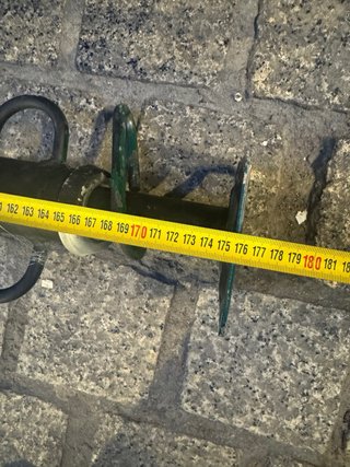 Puntales metálicos de obra